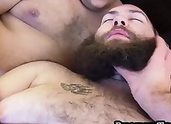 Chubby beard otter blowing horseshit during bear threesome